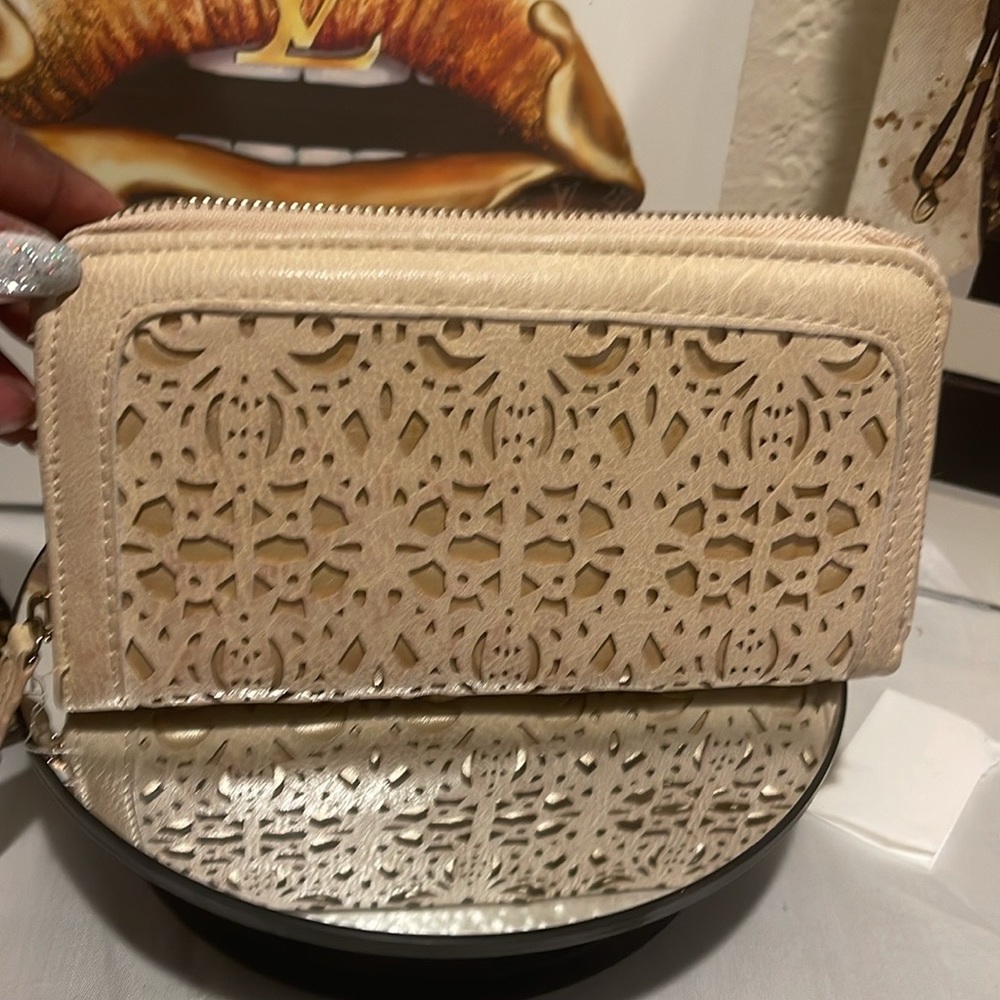 NWT NWOT EUC FASHION BAGS PICK 1 BAG or WALLET $25 per bag/clutch per wallet. - Picture 14 of 17